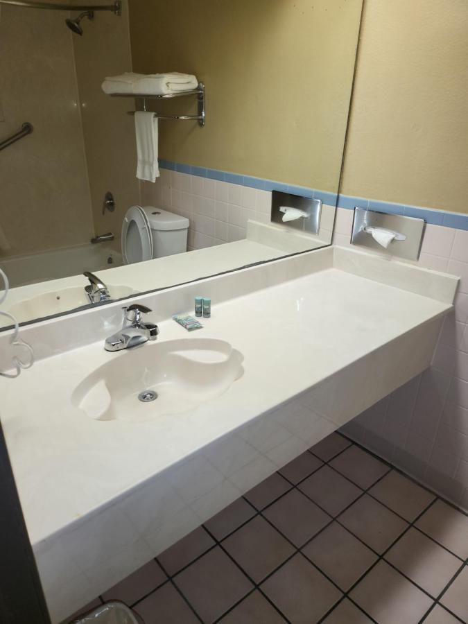 Americas Best Value Inn Pharr/Mcallen Екстер'єр фото